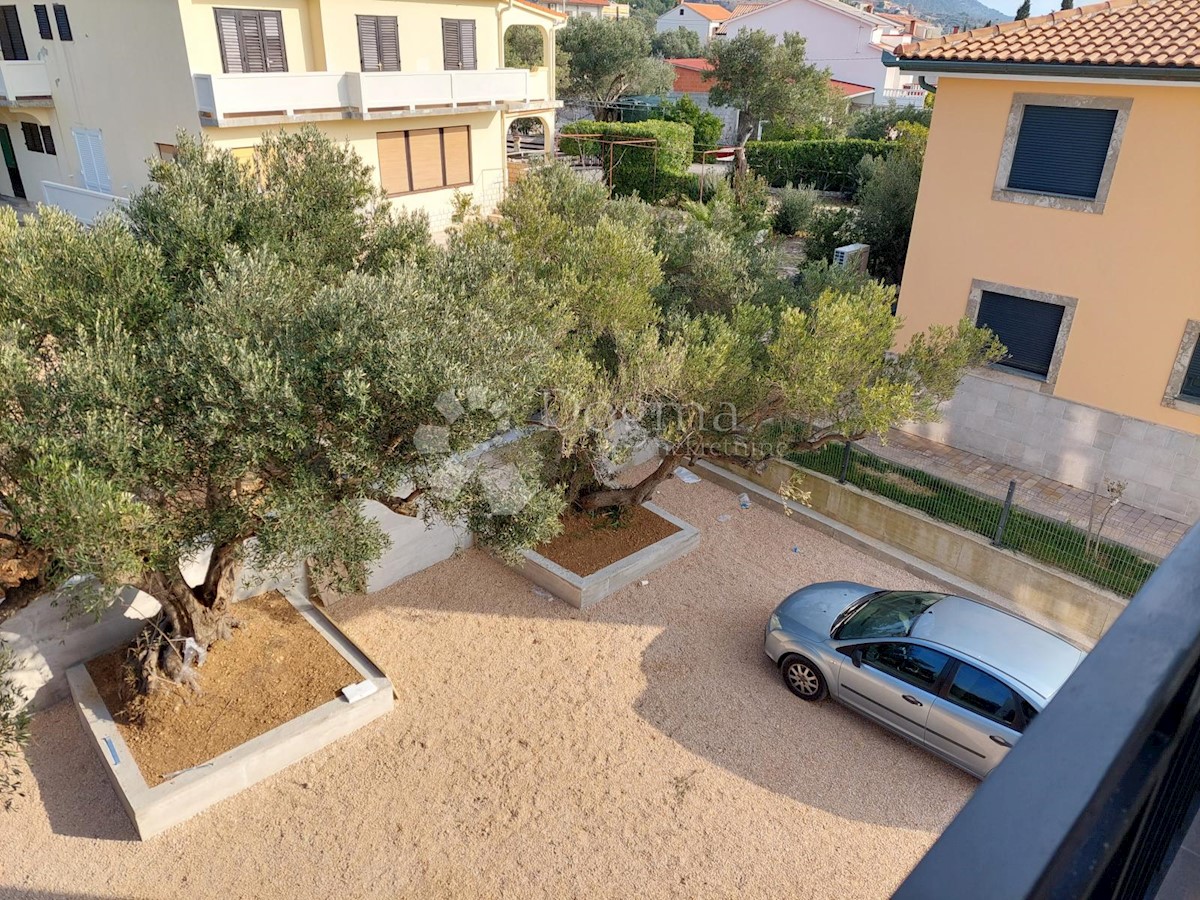 Locale commerciale Banjol, Rab, 150m2