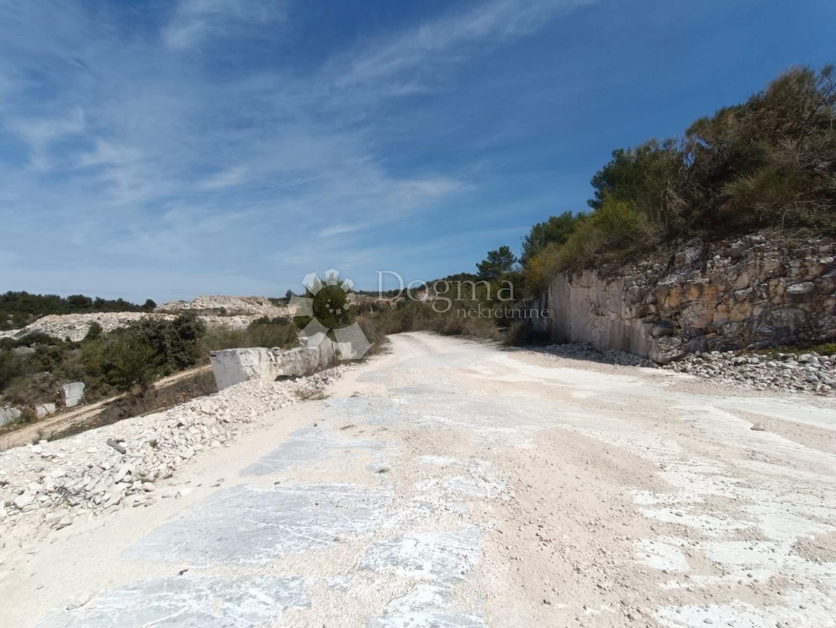 Terreno Donji Humac, Nerežišća, 16.432m2