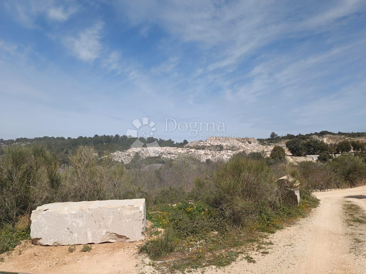 Terreno Donji Humac, Nerežišća, 16.432m2