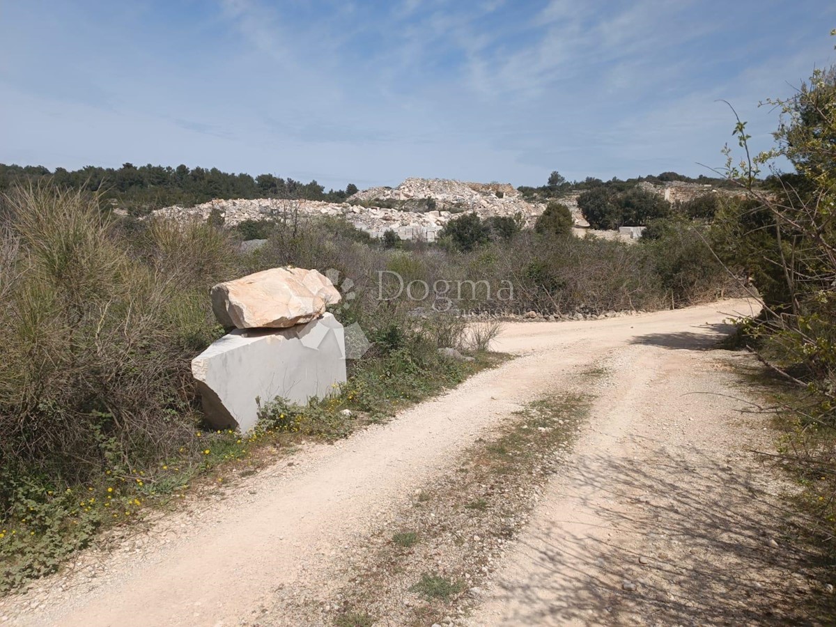 Terreno Donji Humac, Nerežišća, 16.432m2
