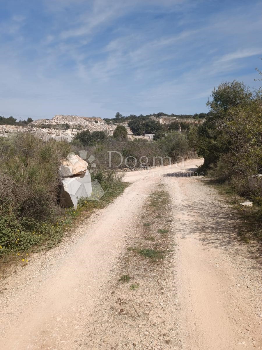 Terreno Donji Humac, Nerežišća, 16.432m2
