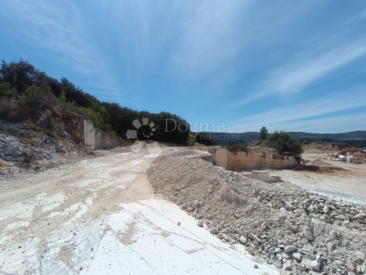 Terreno Donji Humac, Nerežišća, 16.432m2