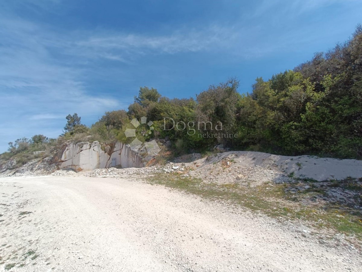 Terreno Donji Humac, Nerežišća, 16.432m2