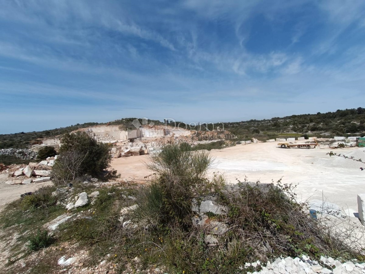 Terreno Donji Humac, Nerežišća, 16.432m2