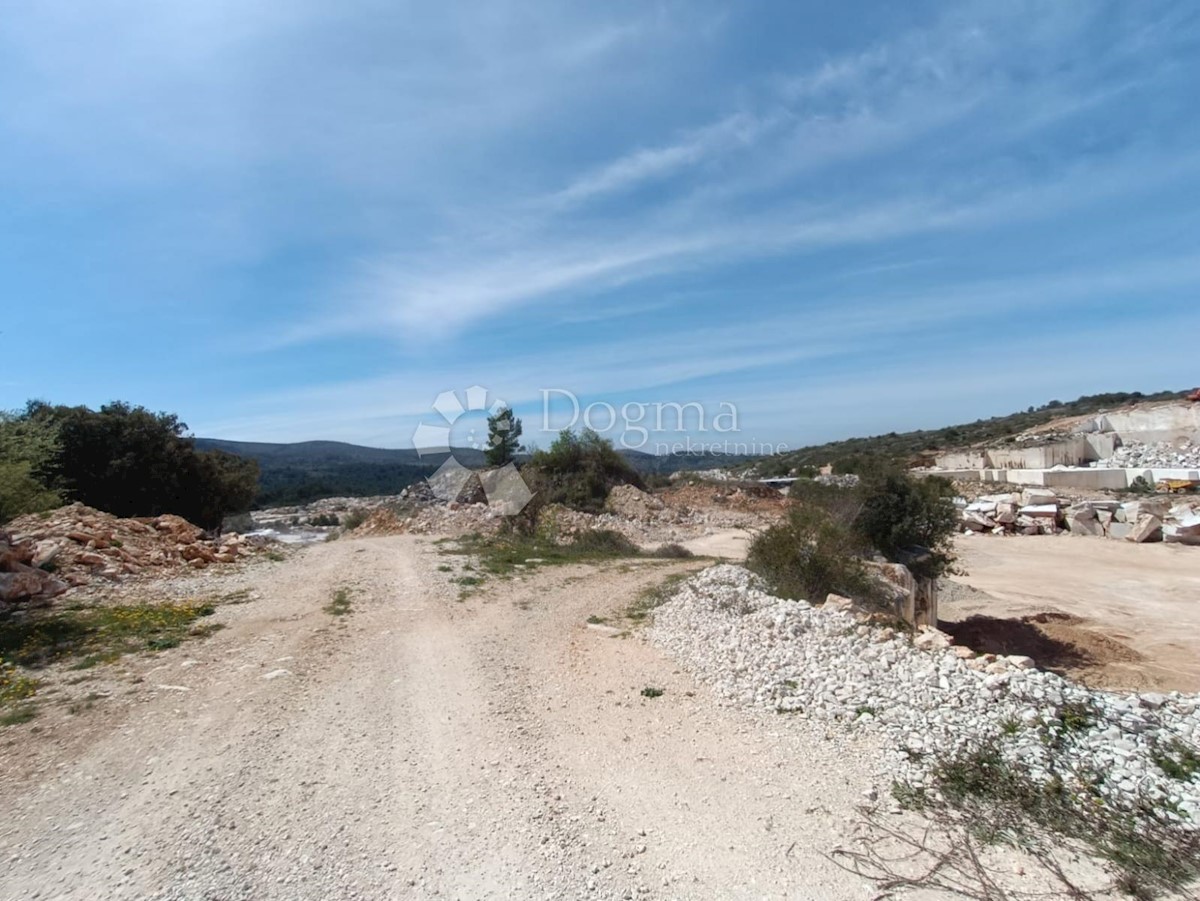 Terreno Donji Humac, Nerežišća, 16.432m2