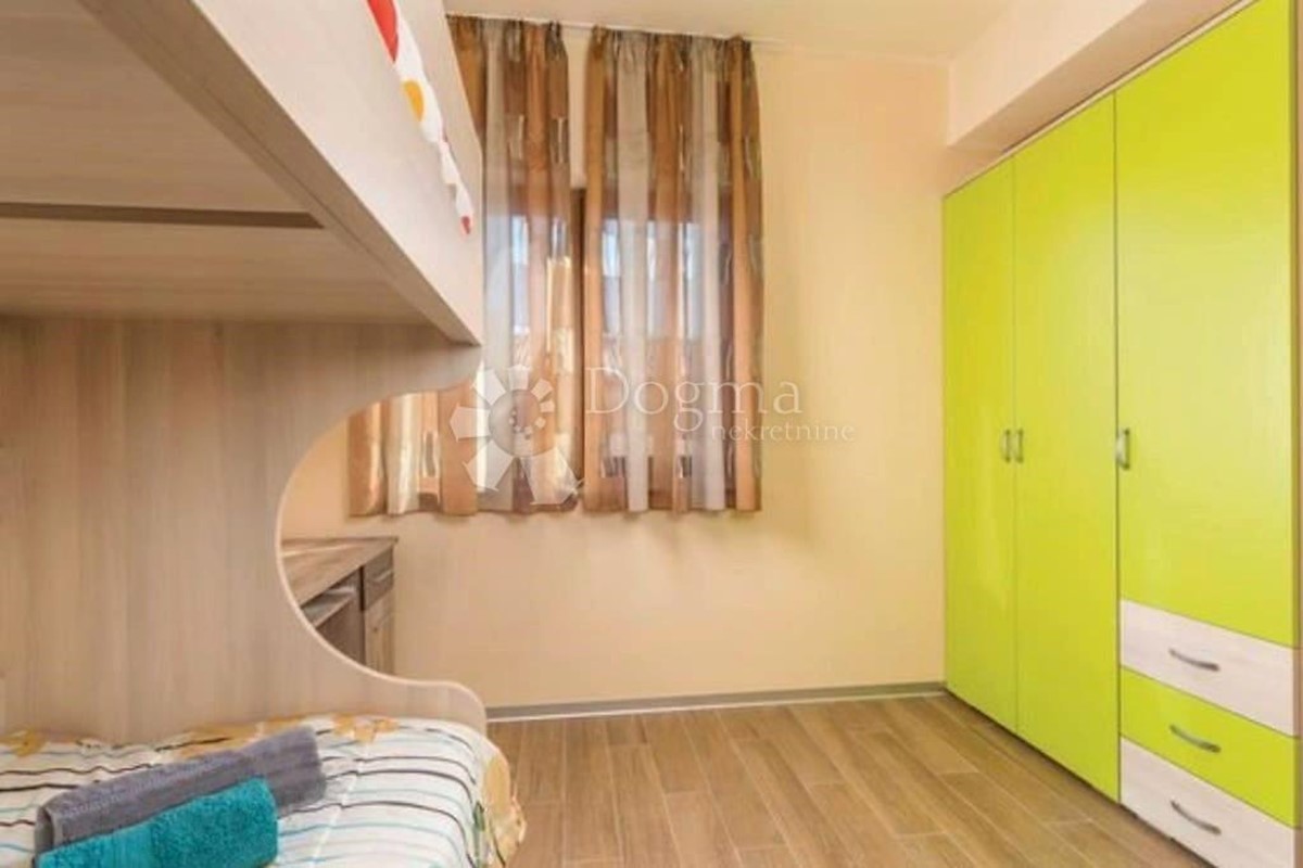 VILLA DI LUSSO CON 4 APPARTAMENTI A 200 M DAL MARE