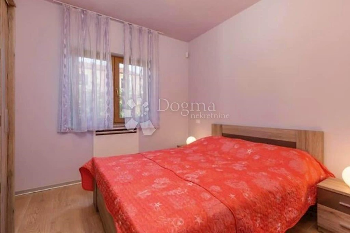 VILLA DI LUSSO CON 4 APPARTAMENTI A 200 M DAL MARE