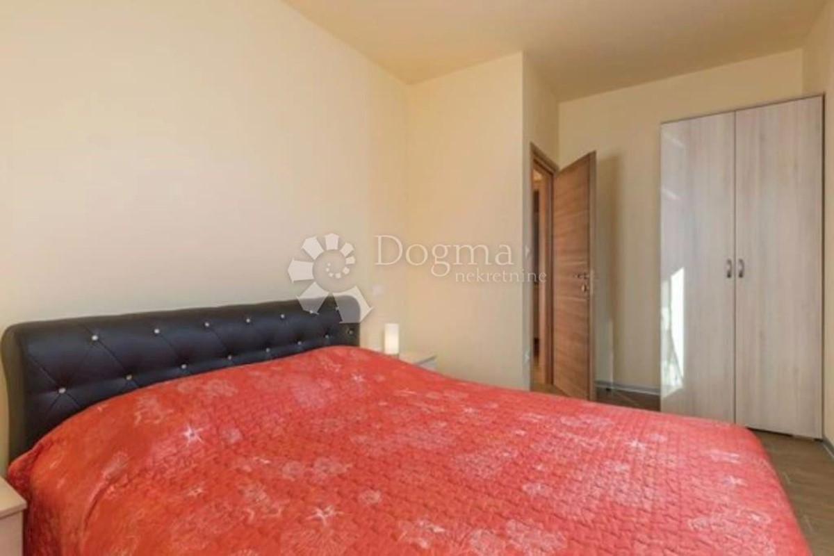 VILLA DI LUSSO CON 4 APPARTAMENTI A 200 M DAL MARE