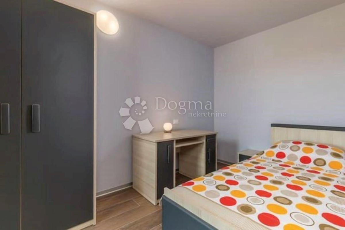 VILLA DI LUSSO CON 4 APPARTAMENTI A 200 M DAL MARE