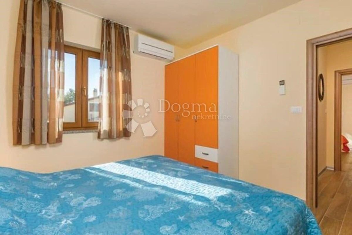 VILLA DI LUSSO CON 4 APPARTAMENTI A 200 M DAL MARE