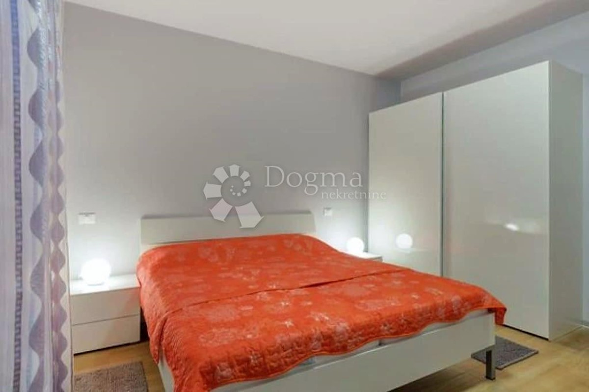 VILLA DI LUSSO CON 4 APPARTAMENTI A 200 M DAL MARE