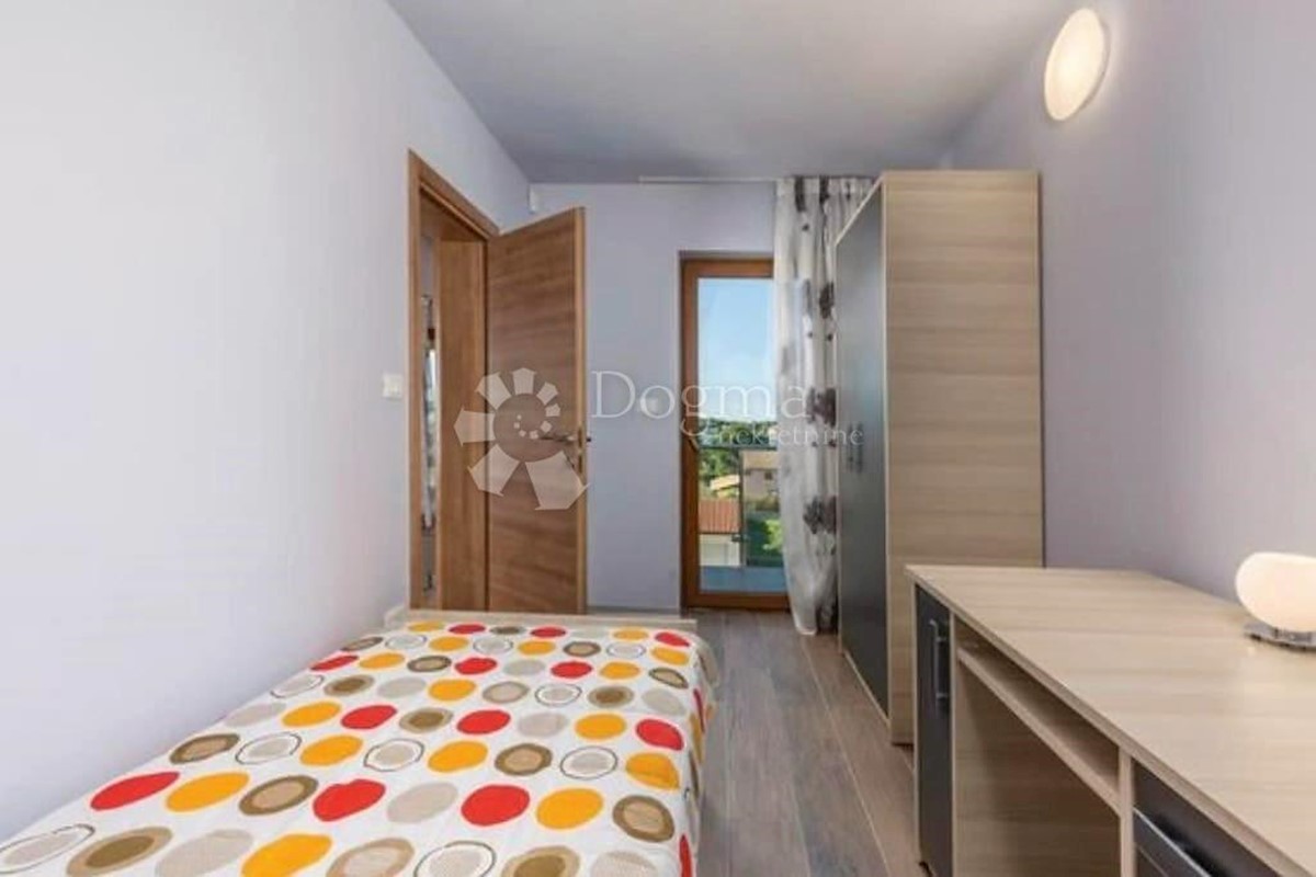 VILLA DI LUSSO CON 4 APPARTAMENTI A 200 M DAL MARE