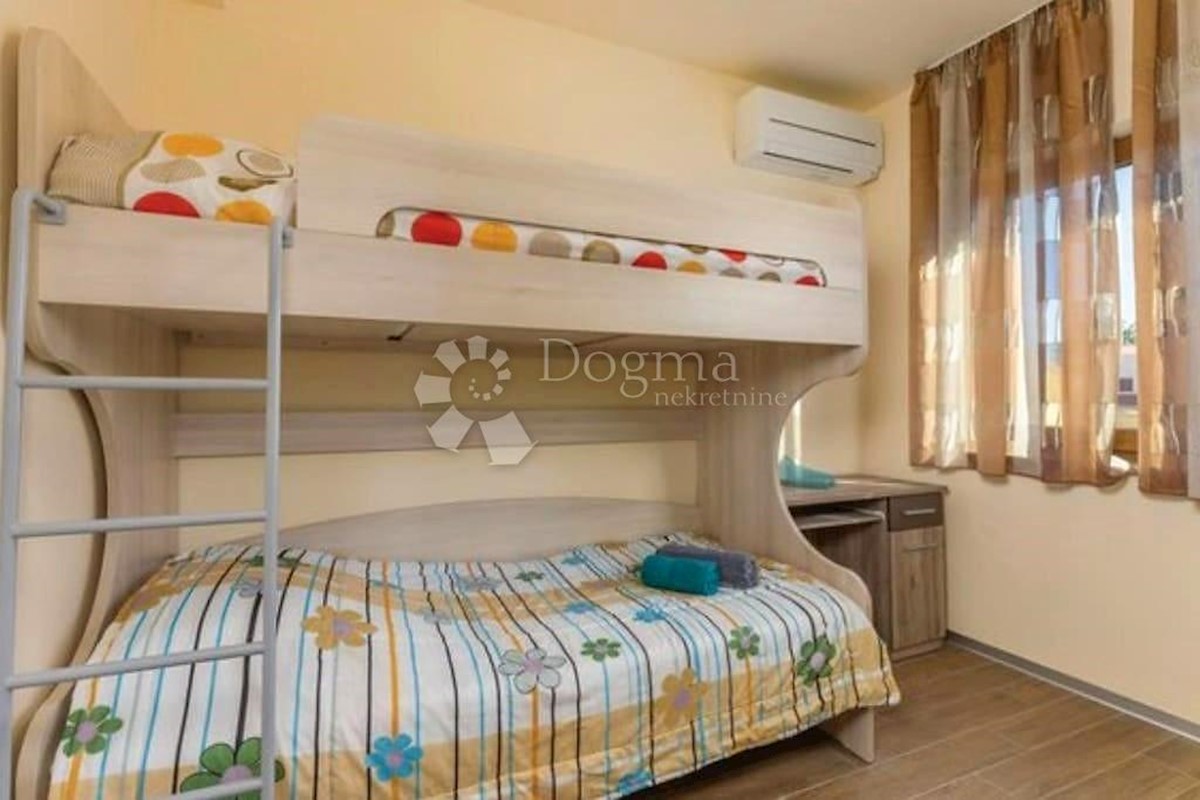VILLA DI LUSSO CON 4 APPARTAMENTI A 200 M DAL MARE