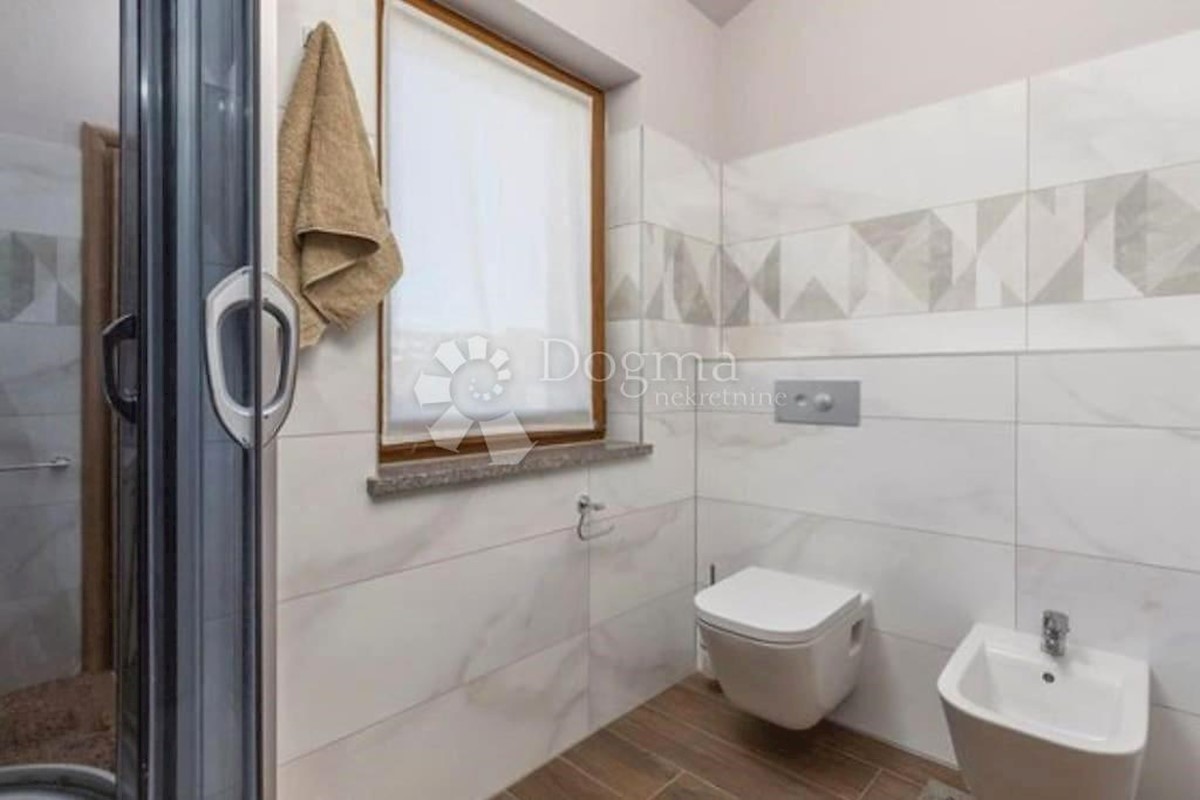 VILLA DI LUSSO CON 4 APPARTAMENTI A 200 M DAL MARE