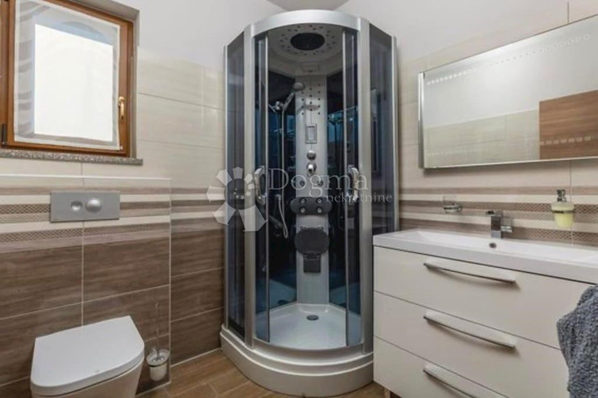 VILLA DI LUSSO CON 4 APPARTAMENTI A 200 M DAL MARE