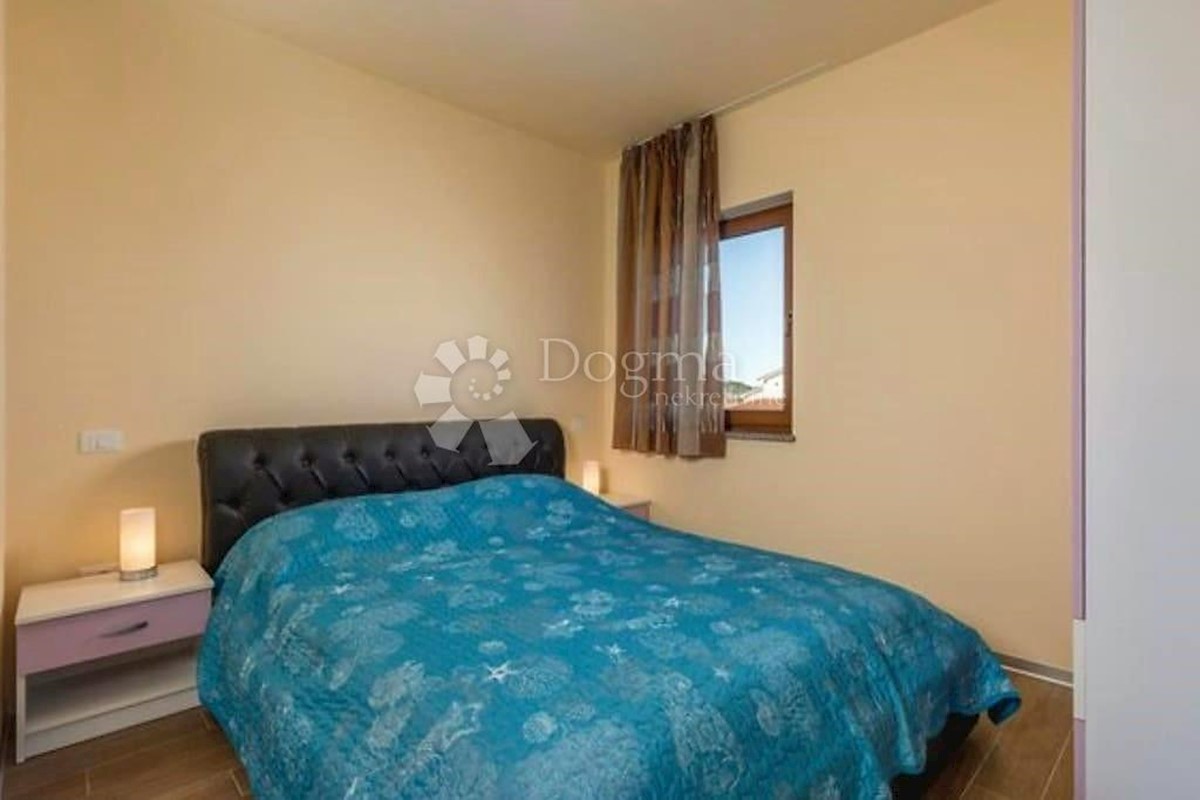 VILLA DI LUSSO CON 4 APPARTAMENTI A 200 M DAL MARE