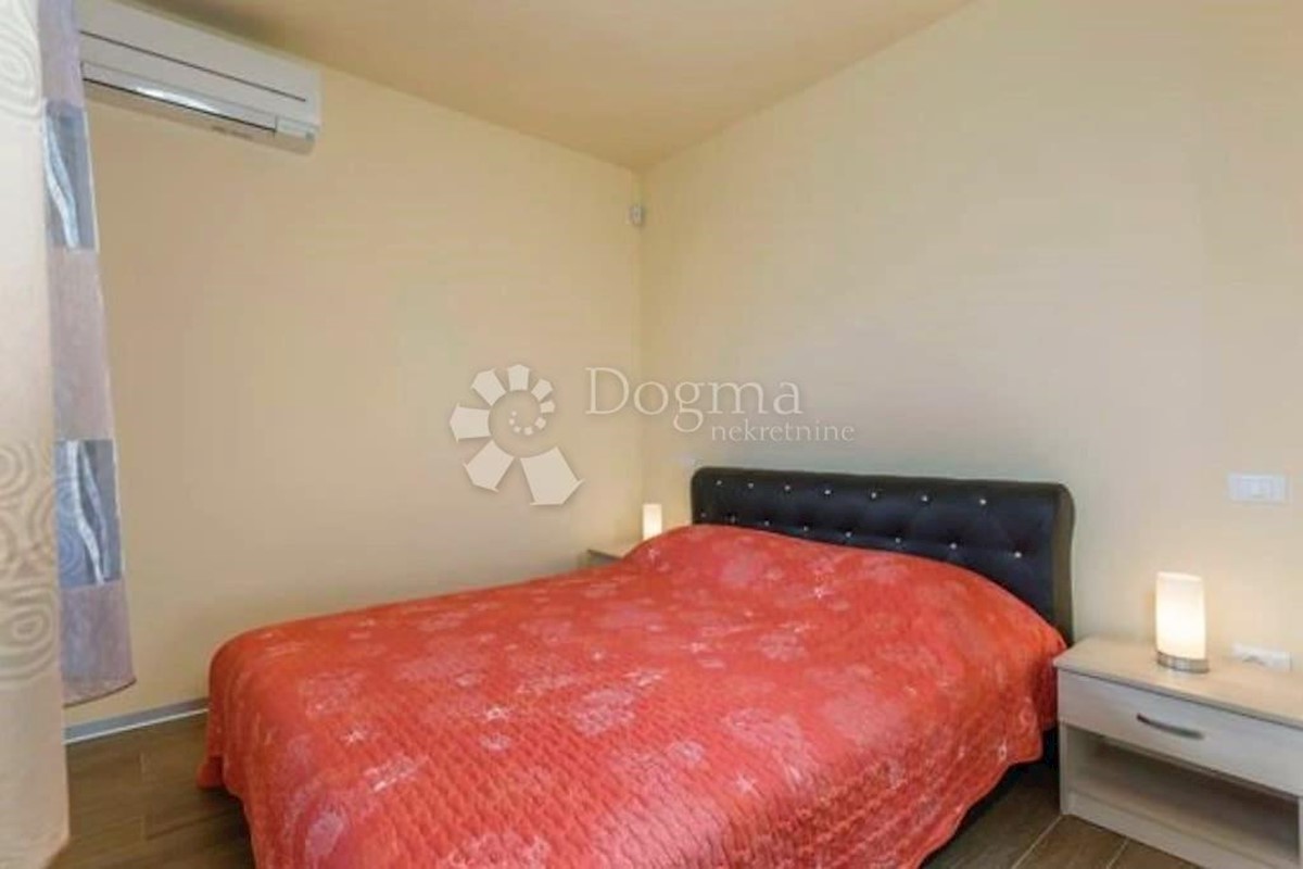 VILLA DI LUSSO CON 4 APPARTAMENTI A 200 M DAL MARE