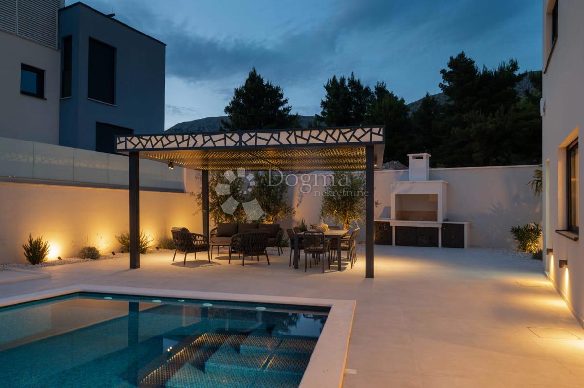 Casa Podstrana, 243,70m2