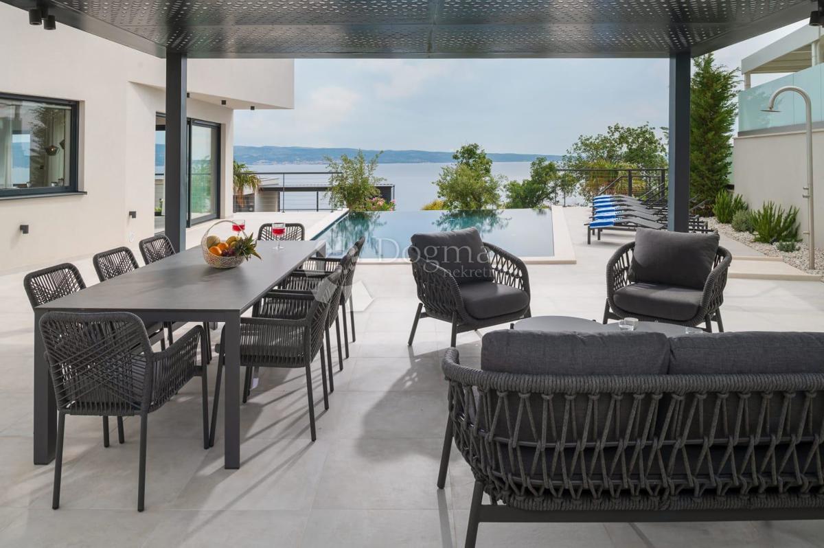 Casa Podstrana, 243,70m2