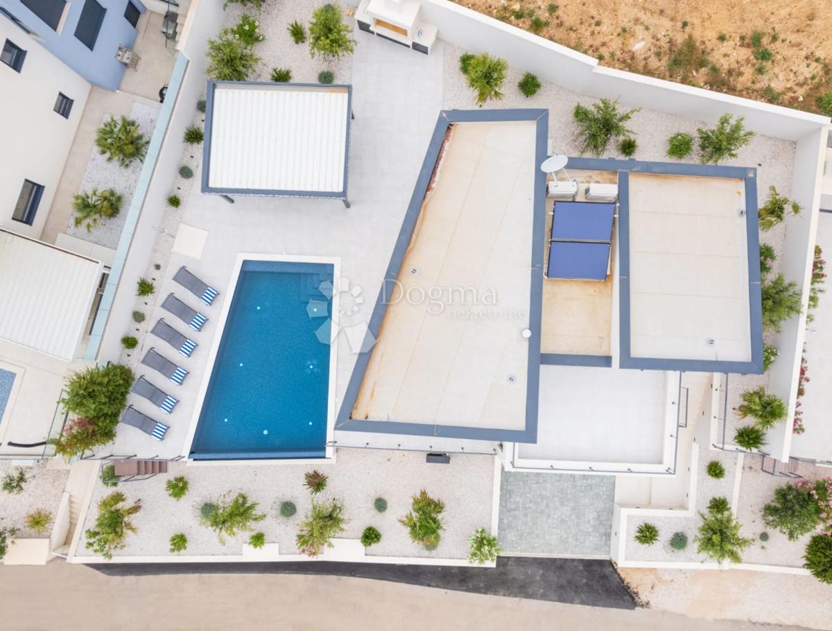 Casa Podstrana, 243,70m2