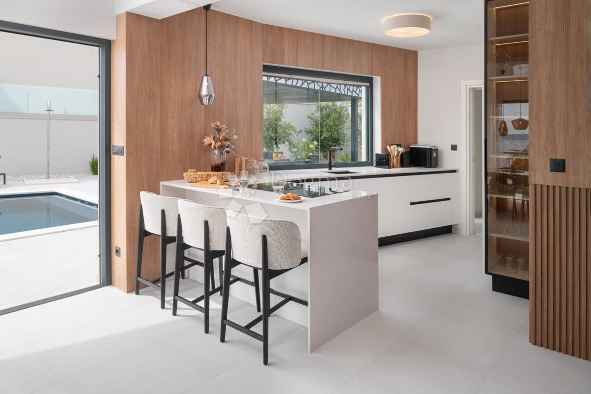 Casa Podstrana, 243,70m2