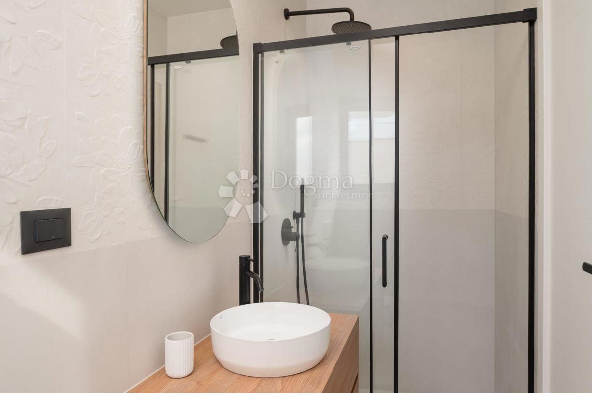 Casa Podstrana, 243,70m2