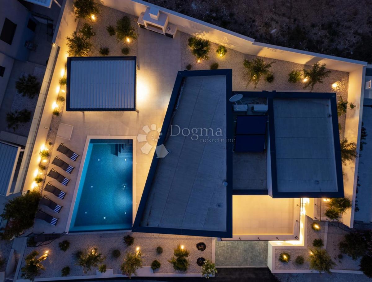 Casa Podstrana, 243,70m2