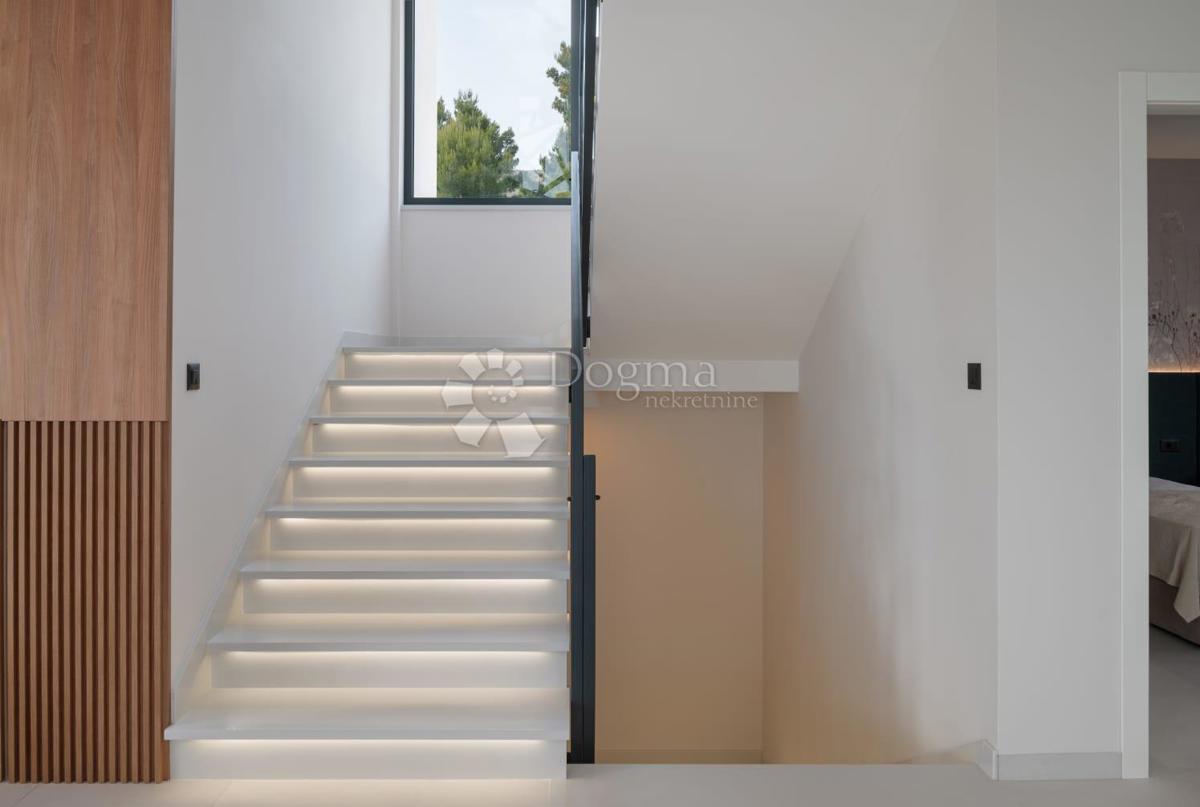 Casa Podstrana, 243,70m2