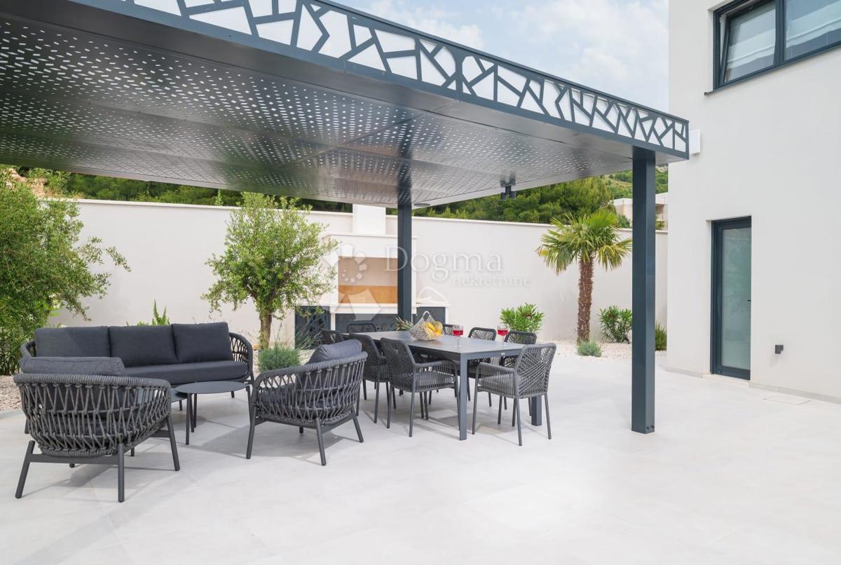 Casa Podstrana, 243,70m2