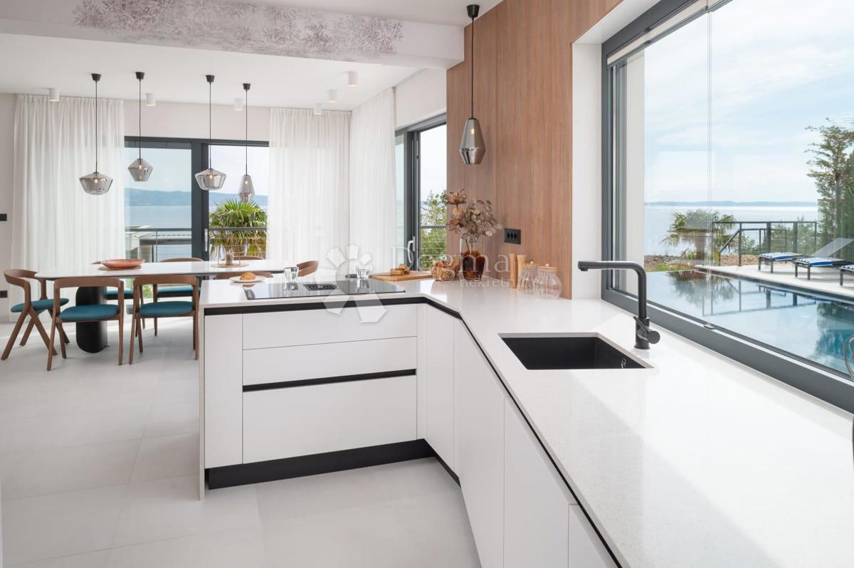 Casa Podstrana, 243,70m2