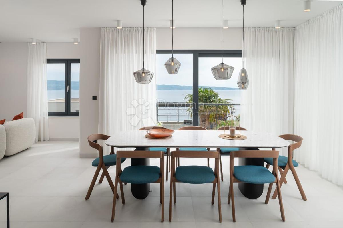 Casa Podstrana, 243,70m2