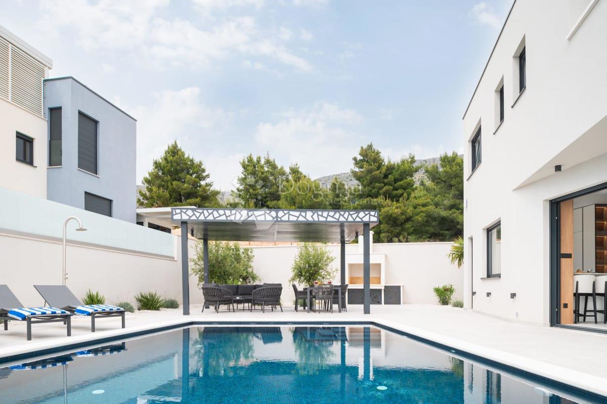 Casa Podstrana, 243,70m2