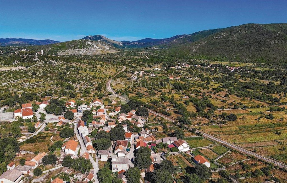 Terreno Primorski Dolac, 1.800m2