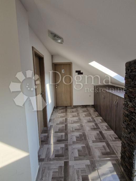 Locale commerciale Centar, Sisak, 650m2