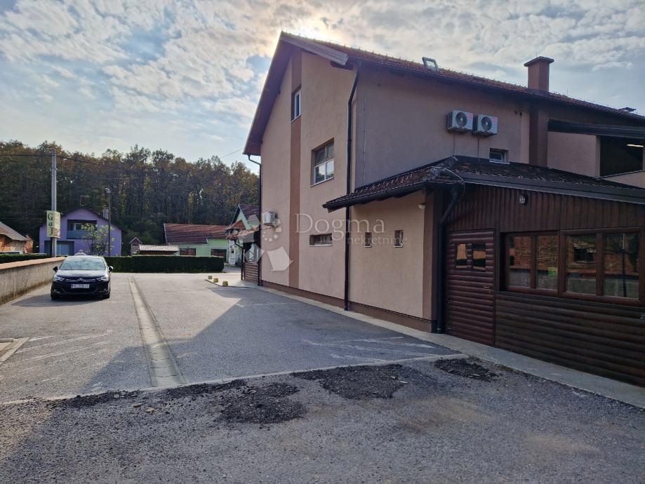 Locale commerciale Centar, Sisak, 650m2