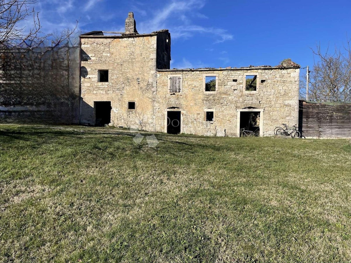 CASA DA RISTRUTTURARE CON BELLA VISTA, GRISIGNANA
