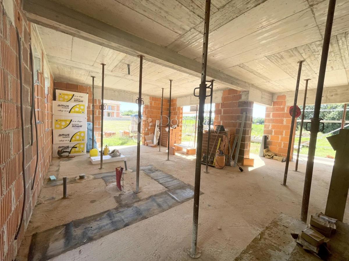 BELLA VILLA IN UN CONTESTO TRANQUILLO, VICINO A PARENZO