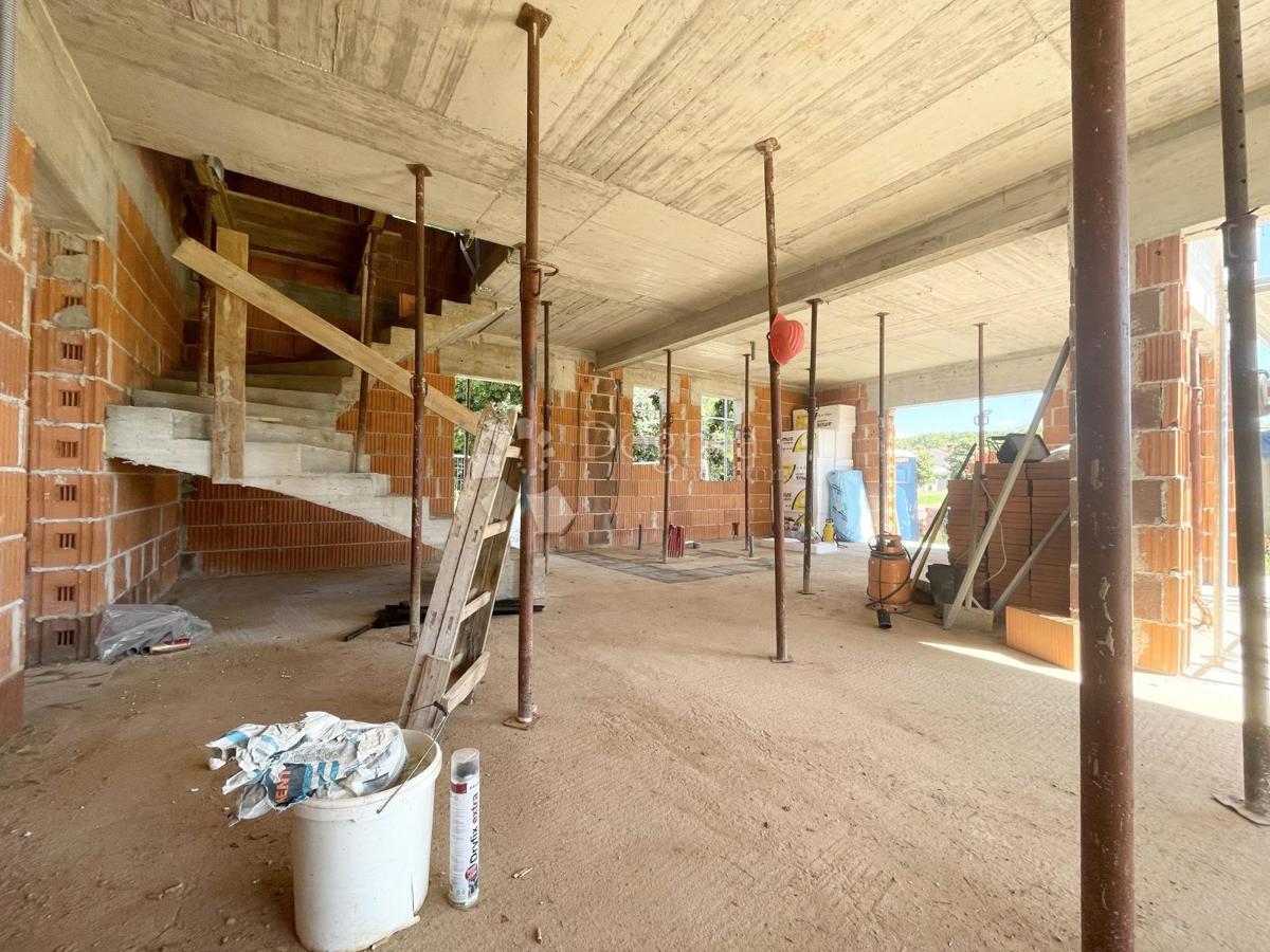 BELLA VILLA IN UN CONTESTO TRANQUILLO, VICINO A PARENZO