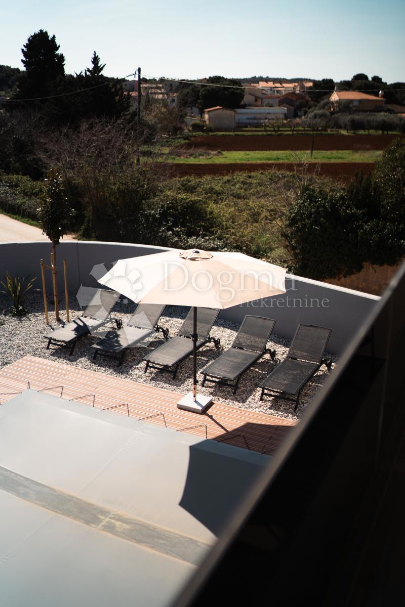 * Elegante villa con piscina • vicina al mare • in contesto tranquillo *