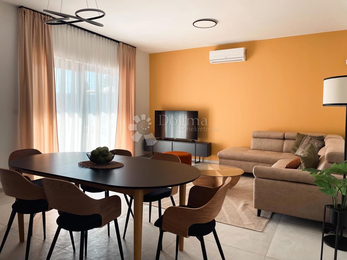 * Elegante villa con piscina • vicina al mare • in contesto tranquillo *