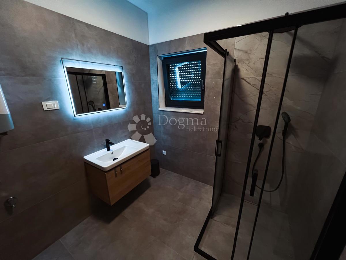 * Elegante villa con piscina • vicina al mare • in contesto tranquillo *
