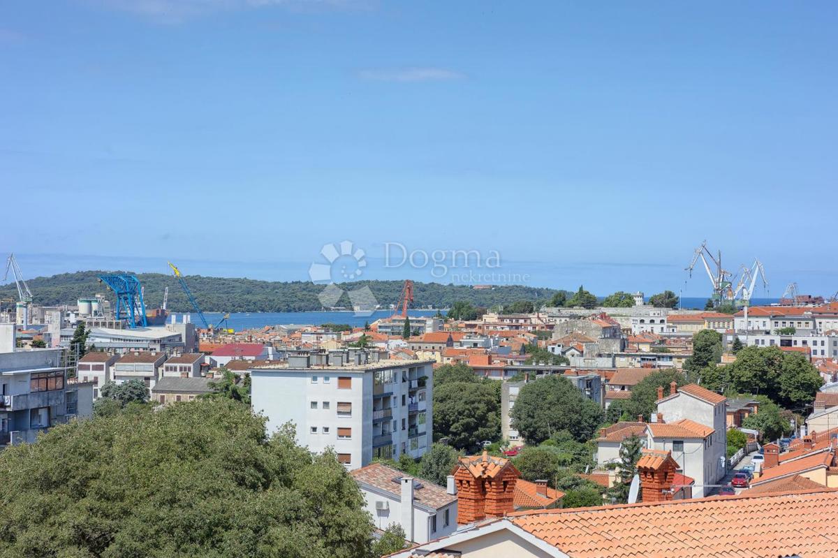 FANTASTICO APPARTAMENTO NEL CENTRO DELLA CITTÀ CON VISTA MARE