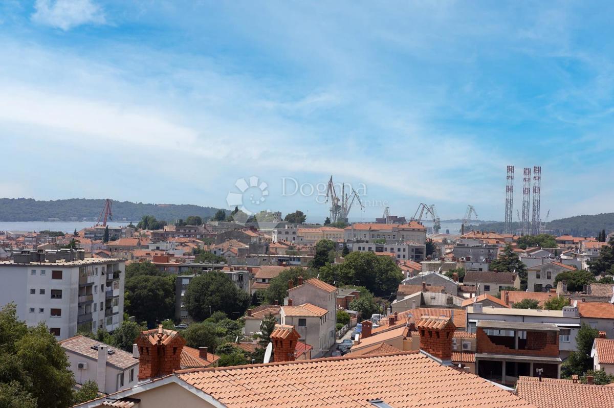 FANTASTICO APPARTAMENTO NEL CENTRO DELLA CITTÀ CON VISTA MARE