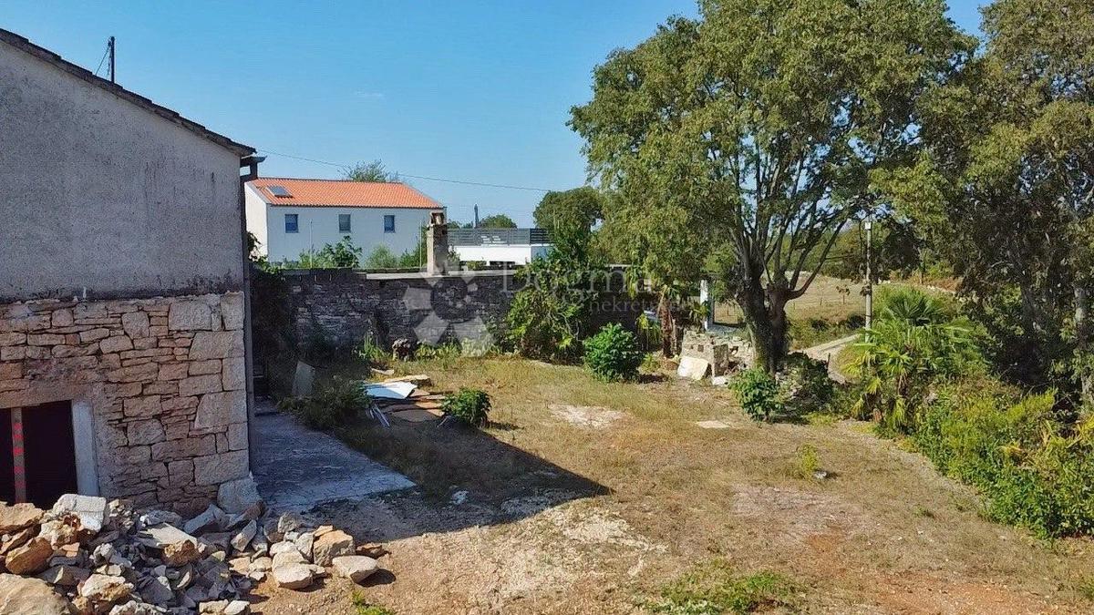 BELLA CASA ISTRIANA IN UNA POSIZIONE RILASSANTE