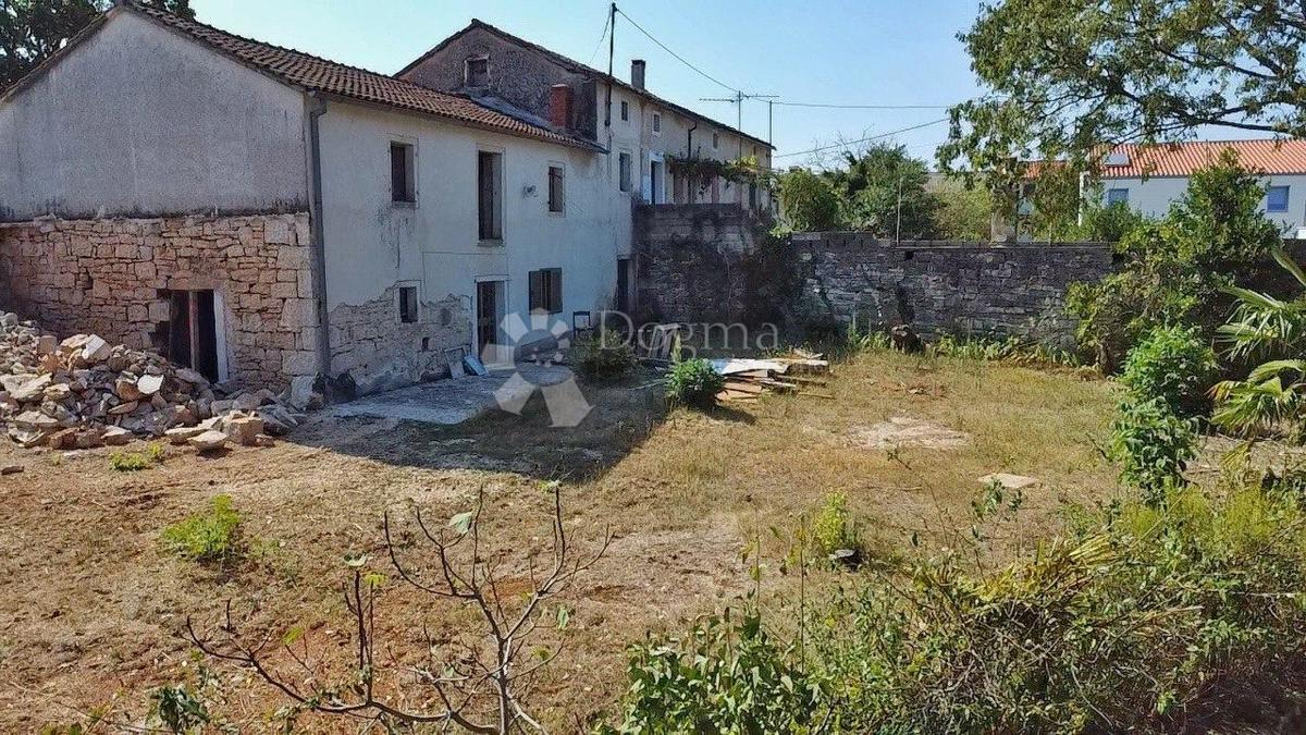 BELLA CASA ISTRIANA IN UNA POSIZIONE RILASSANTE