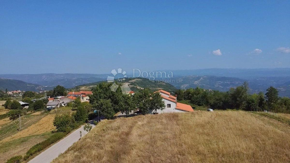 ZAMASCA, TERRENO CON VISTA DALL'ALTO E 3 LAVORI EDILIZI