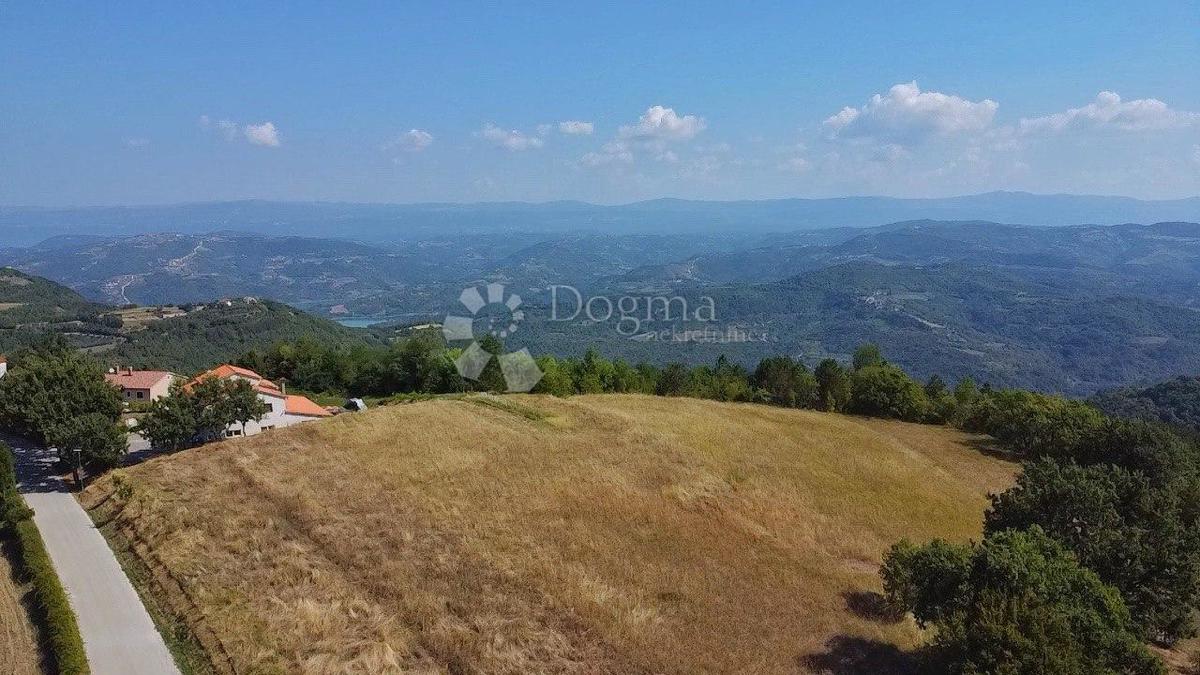 ZAMASCA, TERRENO CON VISTA DALL'ALTO E 3 LAVORI EDILIZI