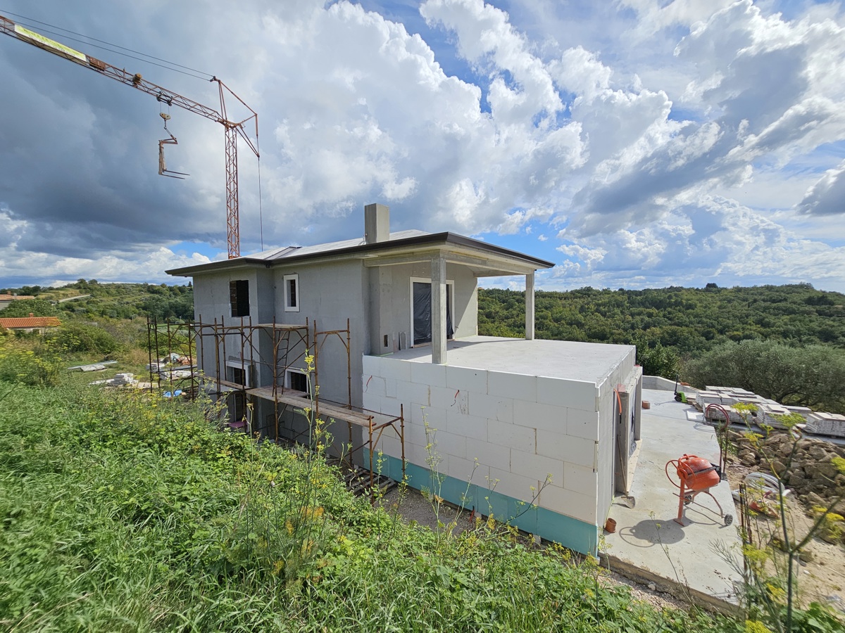 Villa istriana con vista aperta sulla campagna e sul mare