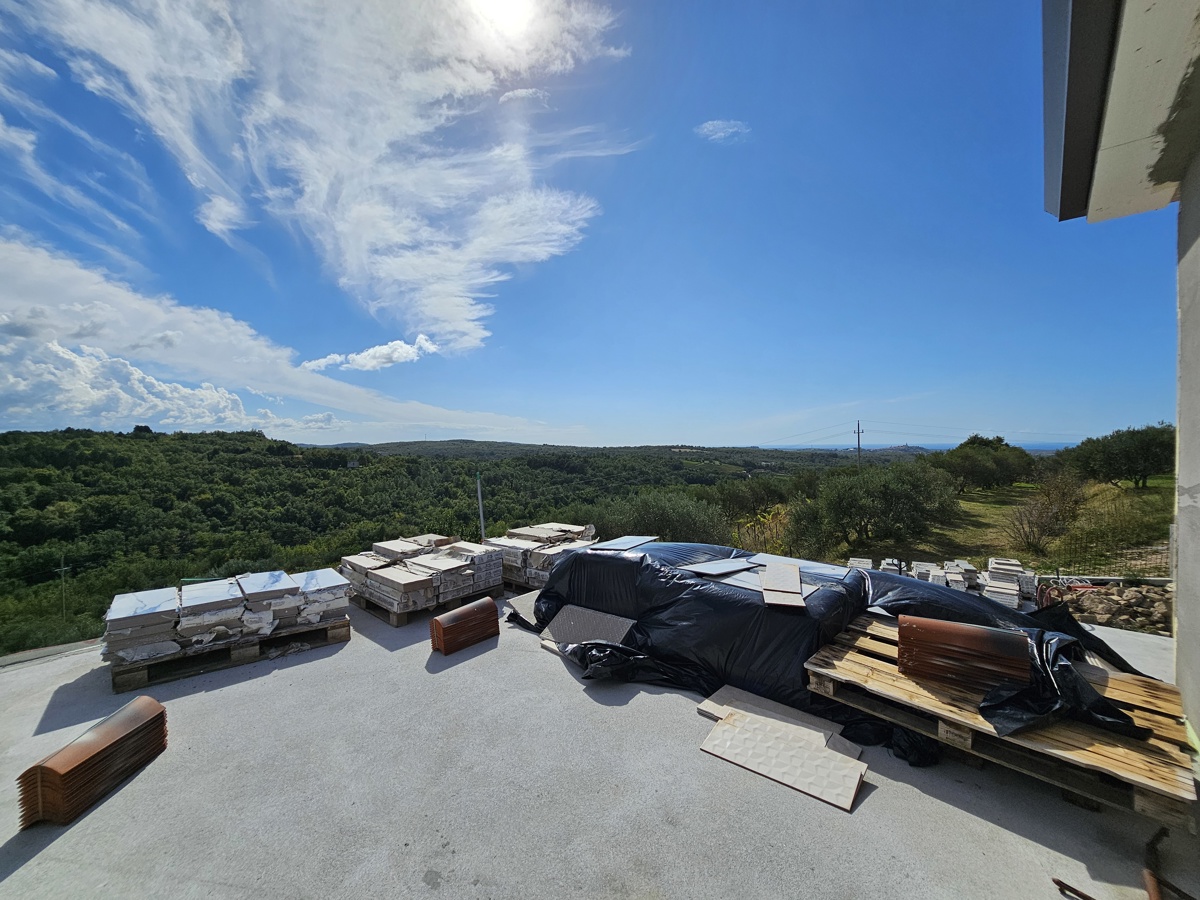 Villa istriana con vista aperta sulla campagna e sul mare