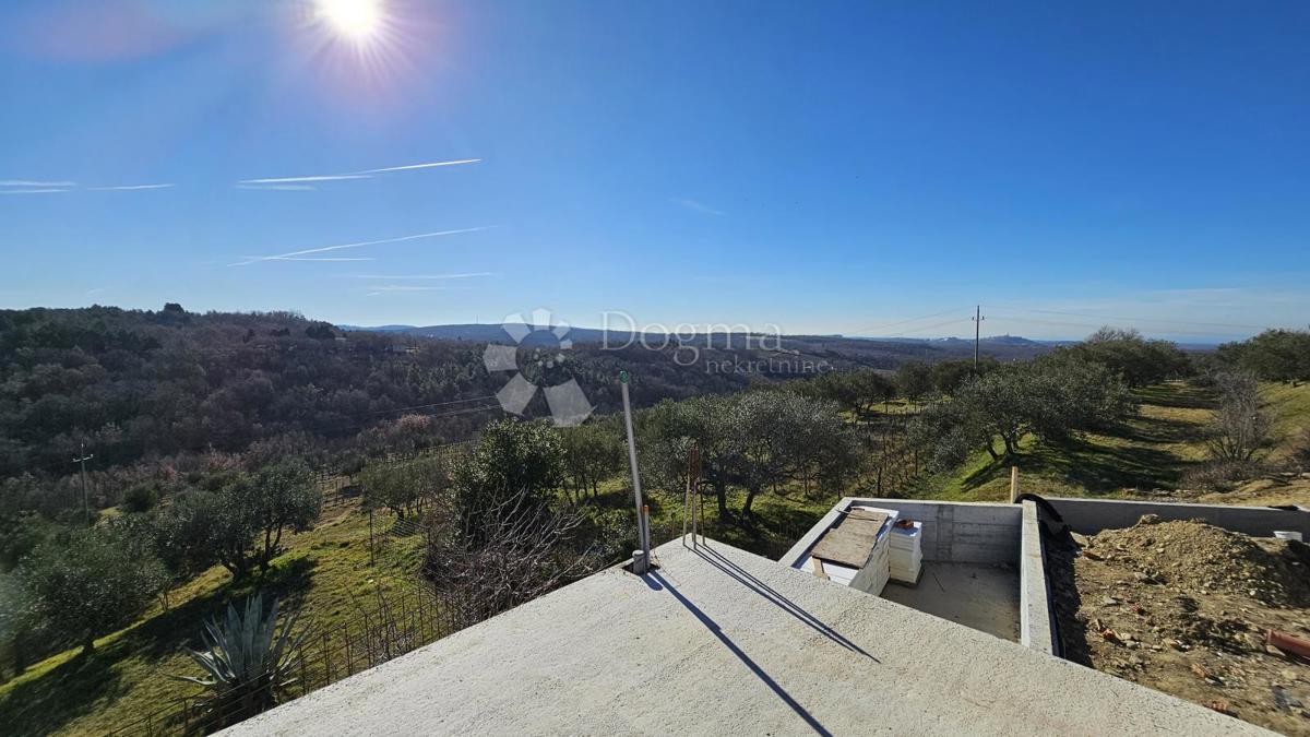 Villa istriana con vista aperta sulla campagna e sul mare